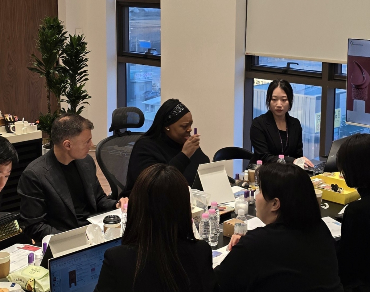 Pat McGrath Visits Korea, Captivated by K-Beauty Technology