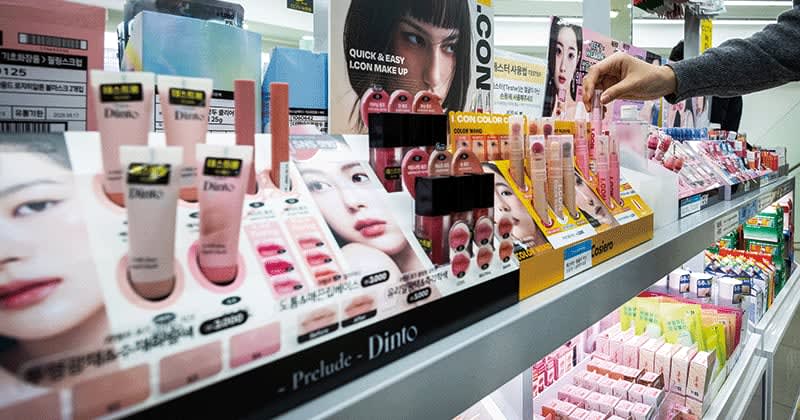 Daiso Ultra-Low-Priced Cosmetics Boom, Strategies and Market Challenges of Beauty Giants