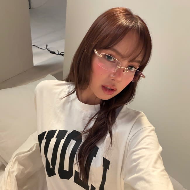 Gen Z Trend Item! Spring-Summer ‘Baked Peach’ Makeup and 3 Styling Tips