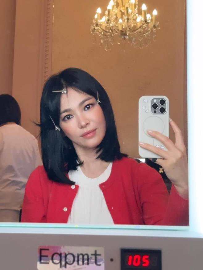 Song Hye-kyo: From Fresh No-makeup Look to Doll-like Visuals with Makeup – A Diverse Transformation