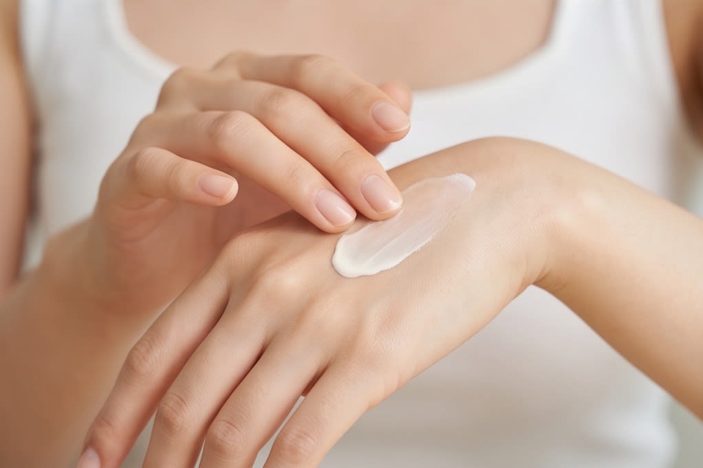 A 3-Step Juicy Makeup Routine with YURICO5 Pocket Tone-Up Sunscreen