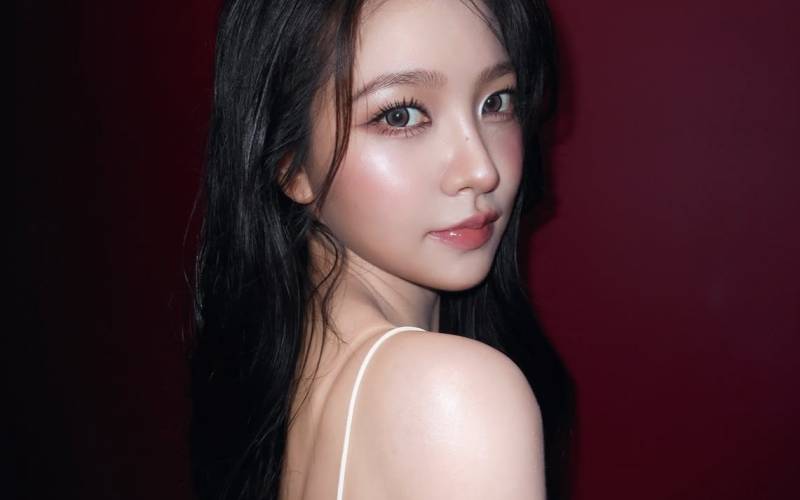 3 Types of Body Highlighters to Make Summer Skin Glow