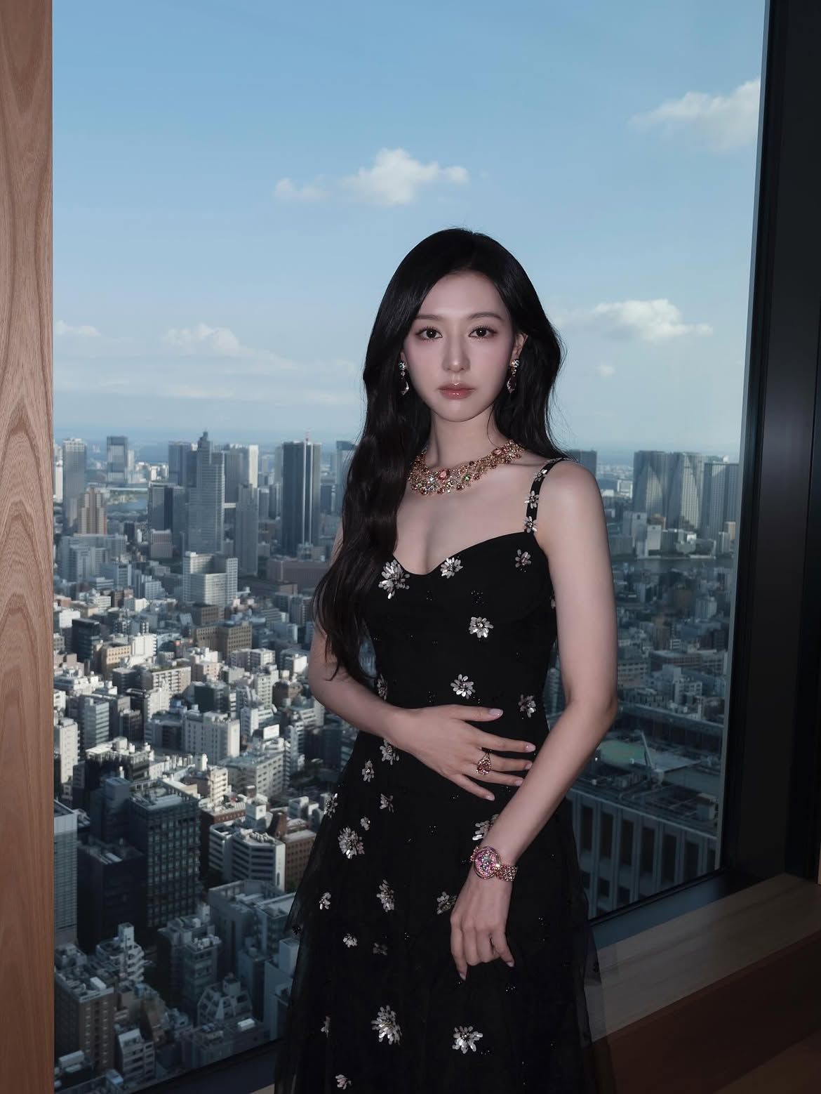 How to Create a Mature Feminine Mood: 4 Celebrity Makeup Points, from Chungha to Kim Ji-won