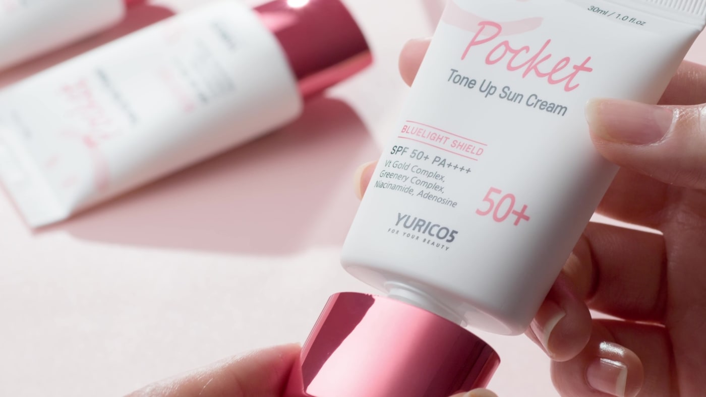 Reapplying Sunscreen Over Makeup, Do You Know the 3 Key Tips by Texture?